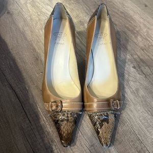 Vintage. Joan & David leather and snake size 8 very good condition